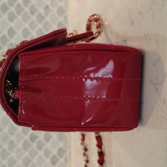 PETITE CLASSIC CHANEL PATENT HANDBAG WITH CARD CASE - Picture 6 of 13